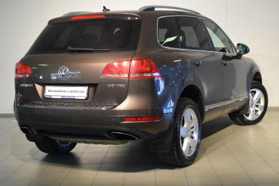 Volkswagen Touareg 3.0d AT (240 л.с.) 4WD