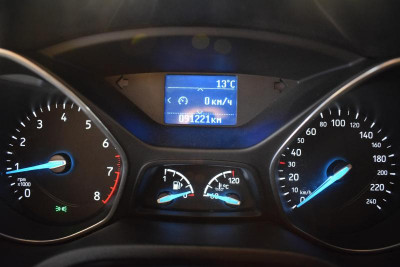 Ford Focus Универсал 1.6 Ti-VCT MT (125 л. с.) Sync Edition