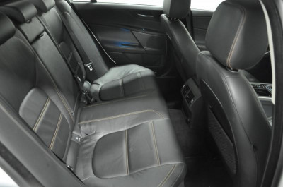 Jaguar XE 2.0 D AT (180 л. с.) Pure