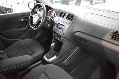 Volkswagen Polo 1.6 MPI AT (105 л.с.)
