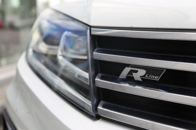 Volkswagen Touareg 3.0 TDI Tiptronic 4Motion (245 л. с.) R-line