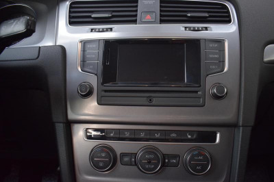 Volkswagen Golf 1.2 TSI BlueMotion MT (105 л. с.)