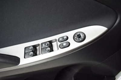 Hyundai Solaris 1.4 MT (107 л. с.)