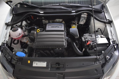 Volkswagen Polo 1.6 MPI MT (110 л. с.)