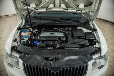 ŠKODA Superb 2.0 TDI DSG 4x4 (140 л. с.)