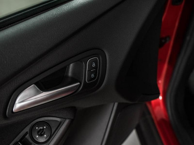Ford Focus Хетчбэк 1.6 Ti-VCT PowerShift (105 л. с.) Sync Edition