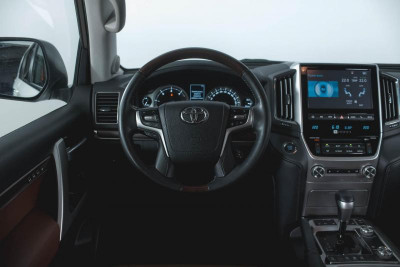 Toyota Land Cruiser 4.5 TD AT (249 л. с.) Престиж