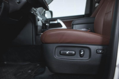 Toyota Land Cruiser 4.5 TD AT (249 л. с.) Престиж
