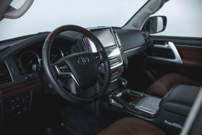 Toyota Land Cruiser 4.5 TD AT (249 л. с.) Престиж