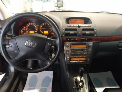 Toyota Avensis 2.0 AT (147 л.с.)