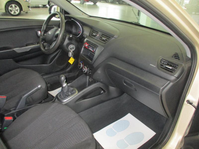 Kia Rio 1.4 MT (97 л. с.)