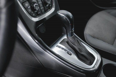 Opel Astra 1.4 Turbo AT (140 л. с.)