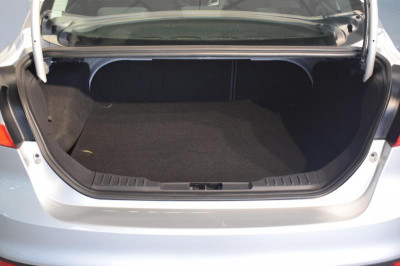 Ford Focus 1.6 MT (105 л. с.)