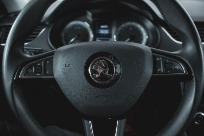 ŠKODA OCTAVIA 1.6 MPI AT (110 л.с.) Ambition