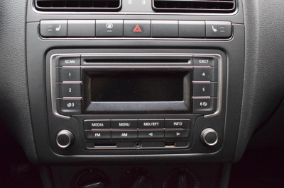 Volkswagen Polo 1.6 MT (85 л. с.)
