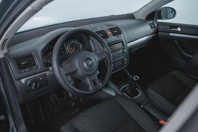 Volkswagen Jetta 1.6 MT (105 л. с.)