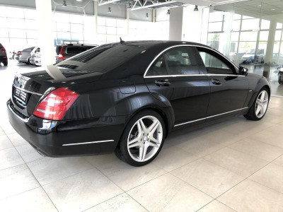 Mercedes-Benz S-Класс S 350 CDI BlueEFFICIENCY 4MATIC 7G-Tronic (235 л. с.)