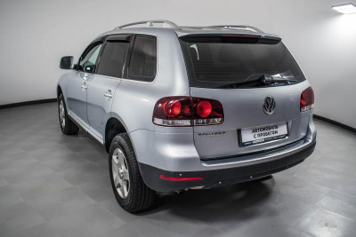 Volkswagen Touareg 2.5 TDI AT (174 л. с.)