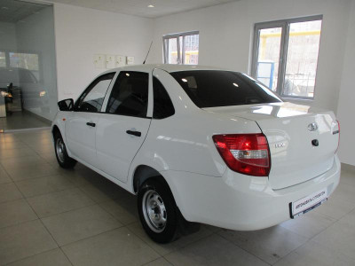 LADA Granta седан 1.6 MT 8кл (82 л. с.) Standard