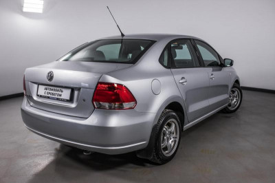 Volkswagen Polo 1.6 Tiptronic (105 л. с.)