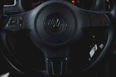 Volkswagen Polo 1.6 Tiptronic (105 л. с.)