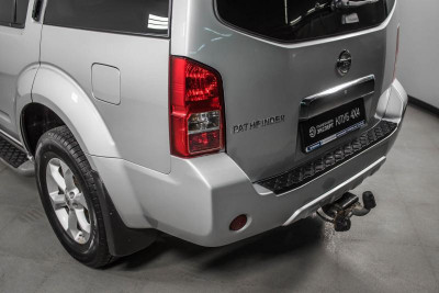 Nissan Pathfinder 2.5 dCi Turbo AT AWD (190 л. с.)