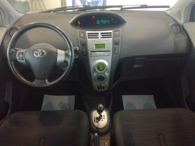 Toyota Yaris 1.3 AT (87 л. с.)