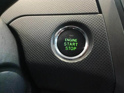 Toyota Yaris 1.3 AT (87 л. с.)