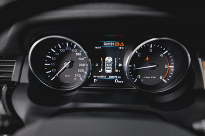 Land Rover Range Rover Evoque 2.2 TD4 AT (150 л. с.)