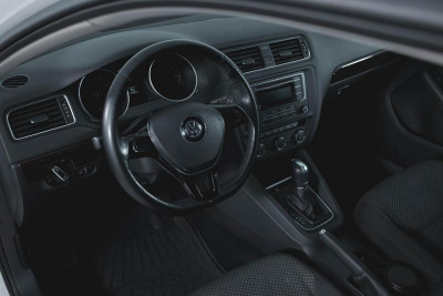 Volkswagen Jetta 1.6 MPI AT (105 л. с.)
