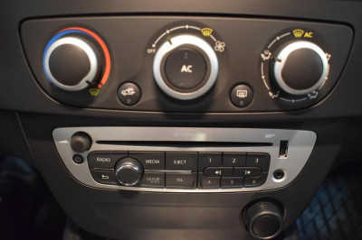 Renault Fluence 1.6 CVT (114 л. с.) Expression