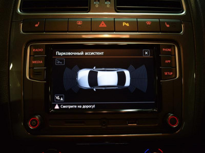 Volkswagen Polo 1.6 MPI AT (110 л. с.) Connect
