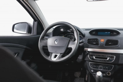Renault Megane 1.6 MT (100 л. с.)
