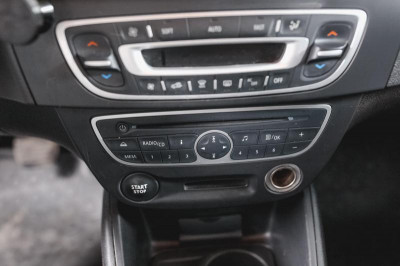 Renault Megane 1.6 MT (100 л. с.)