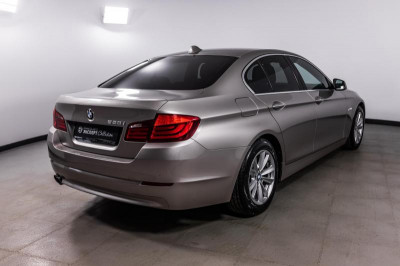 BMW 5 серия 528i AT (245 л. с.)