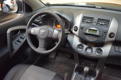 Toyota RAV4 2.0 AT (152 л.с.) 4WD
