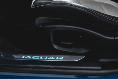 Jaguar XF 2.0 D AT AWD (180 л. с.) R-Sport
