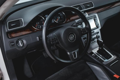 Volkswagen Passat CC 1.8 TSI DSG (152 л. с.)