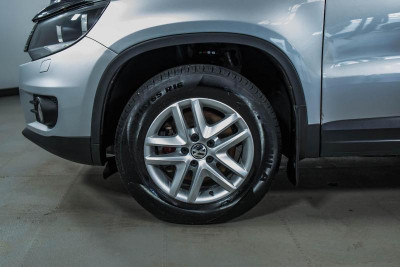 Volkswagen Tiguan 1.4 TSI BlueMotion MT (122 л. с.)