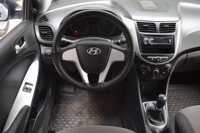 Hyundai Solaris 1.4 MT (107 л. с.)