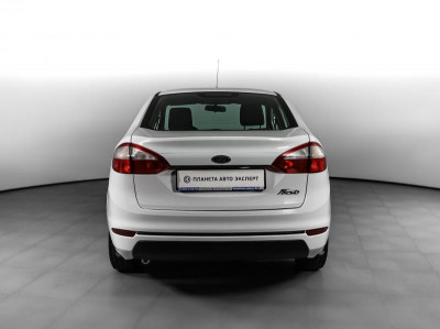 Ford Fiesta Седан 1.6 AT (105 л. с.)