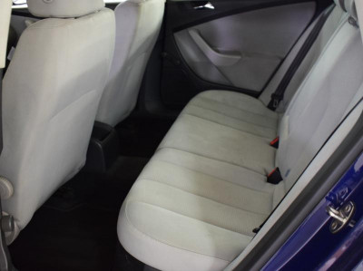 Volkswagen Passat 1.9 TDI BlueMotion MT (105 л. с.)