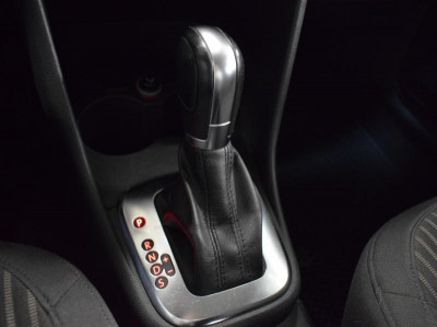 Volkswagen Polo 1.6 Tiptronic (105 л. с.)