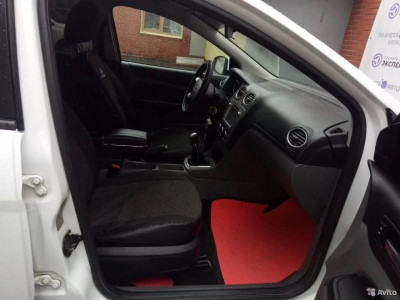 Ford Focus 1.6 MT (101 л. с.)