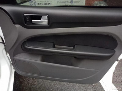 Ford Focus 1.6 MT (101 л. с.)