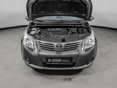Toyota Avensis 1.8 MT (147 л. с.)