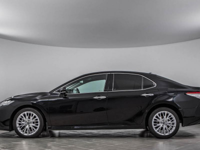 Toyota Camry 2.5 AT (181 л. с.)
