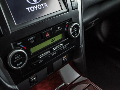 Toyota Camry 2.5 AT (181 л. с.)