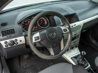 Opel Astra 1.3 CDTI ecoFLEX MT (90 л. с.)