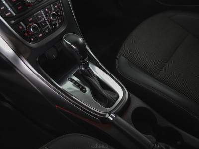 Opel Astra GTC 1.6 Turbo AT (180 л. с.)